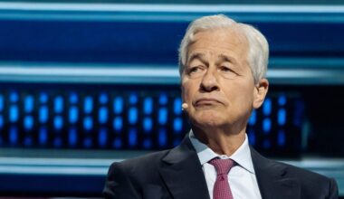 Jamie Dimon Predicts AI Will Cut Work Week to 3.5 Days, Cure Cancer