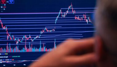 Why K-Shaped Economy Economist Is Avoiding Stocks Amid Iran-War Inflation