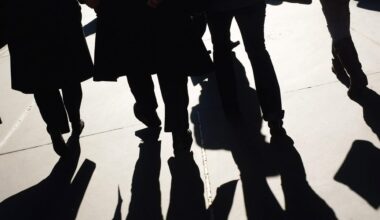 AI Job Cuts Could Lead to Years of Lower Pay for Displaced Workers: GS