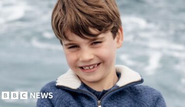 Prince Louis holiday photo released to mark eighth birthday - BBC