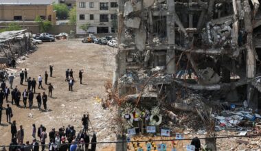 US and Iran plan new talks but ‘lots of bombs’ will go off if deal not made, says Trump – The Irish Times