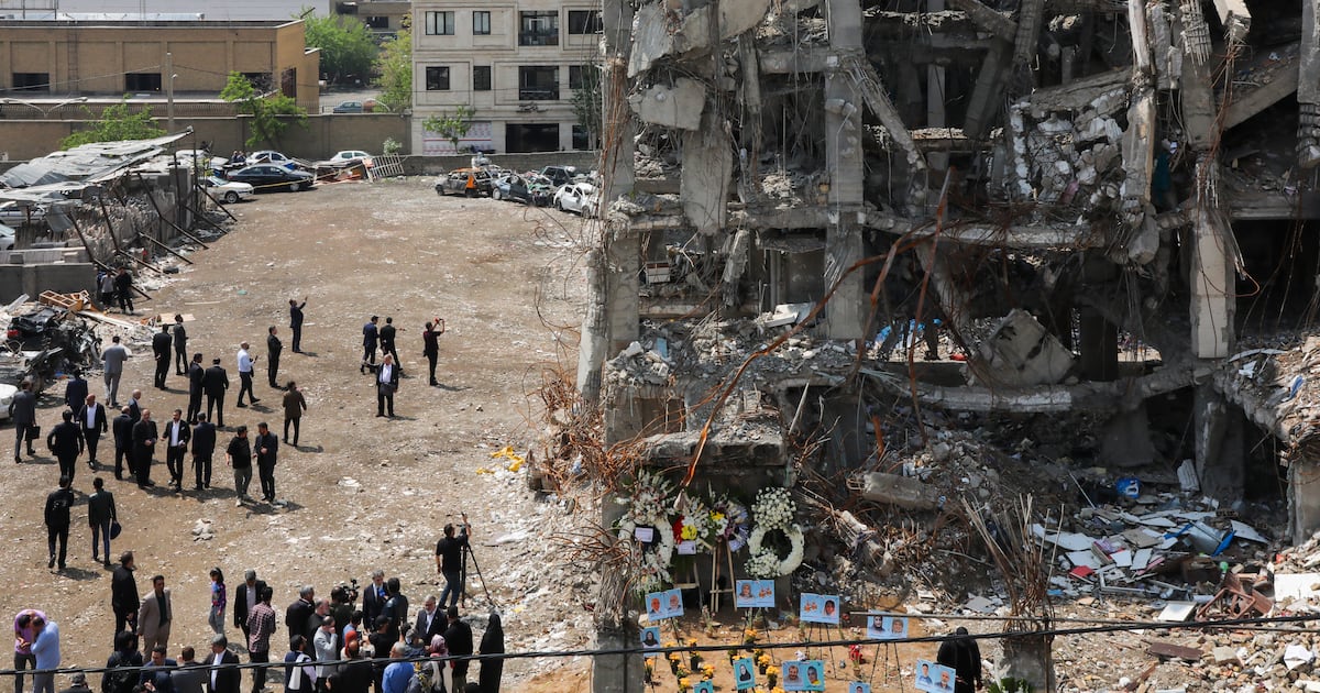 US and Iran plan new talks but ‘lots of bombs’ will go off if deal not made, says Trump – The Irish Times