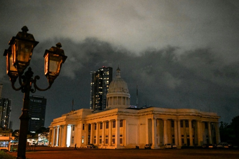Sri Lanka struggles to avert economic collapse over Mideast war