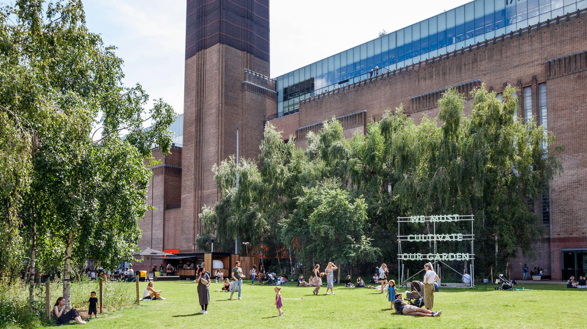 Police respond to 'suspicious package' at Tate Modern