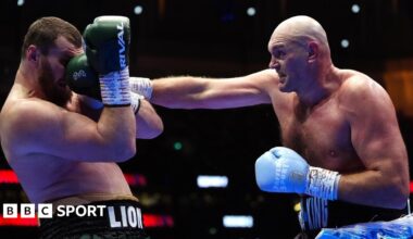 Tyson Fury landing a punch on Arslanbek Makhmudov