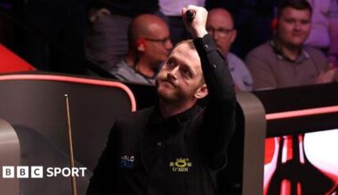 Mark Allen celebrates with his left arm raised