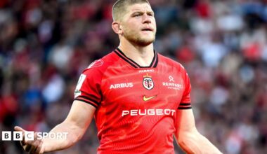 Jack Willis celebrates beating Bordeaux Begles
