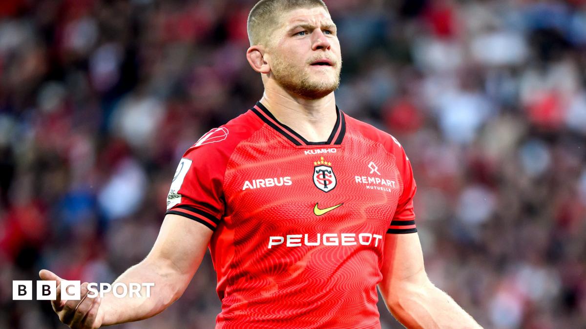 Jack Willis celebrates beating Bordeaux Begles