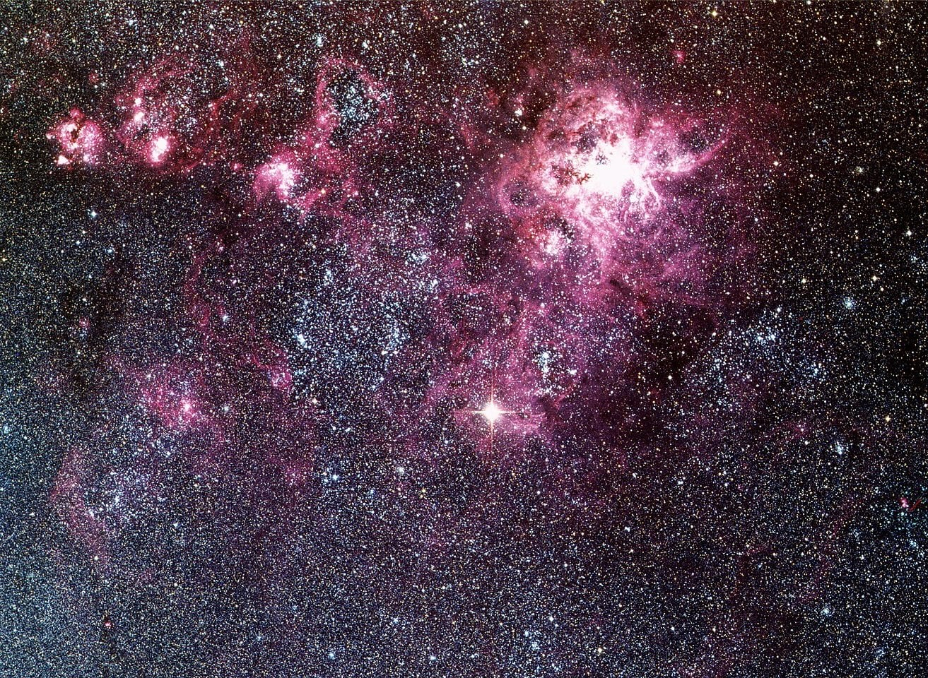 Supernovae like SN1987A seen here at centre of image, can be used to measure distances in space (Credit : ESO)