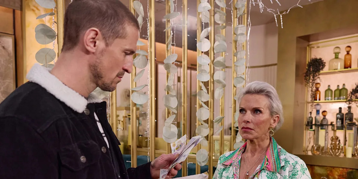 Coronation Street's Carl Webster devastates Debbie in early ITVX episode