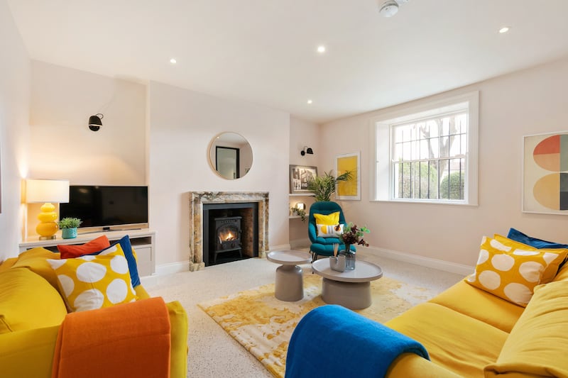 Garden-level livingroom