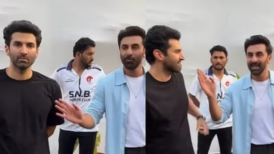 Ranbir Kapoor refuses to get clicked with Aditya Roy Kapur.