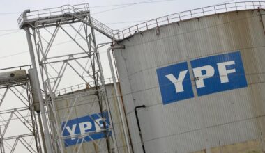 Argentina hits record oil output as Vaca Muerta drives growth