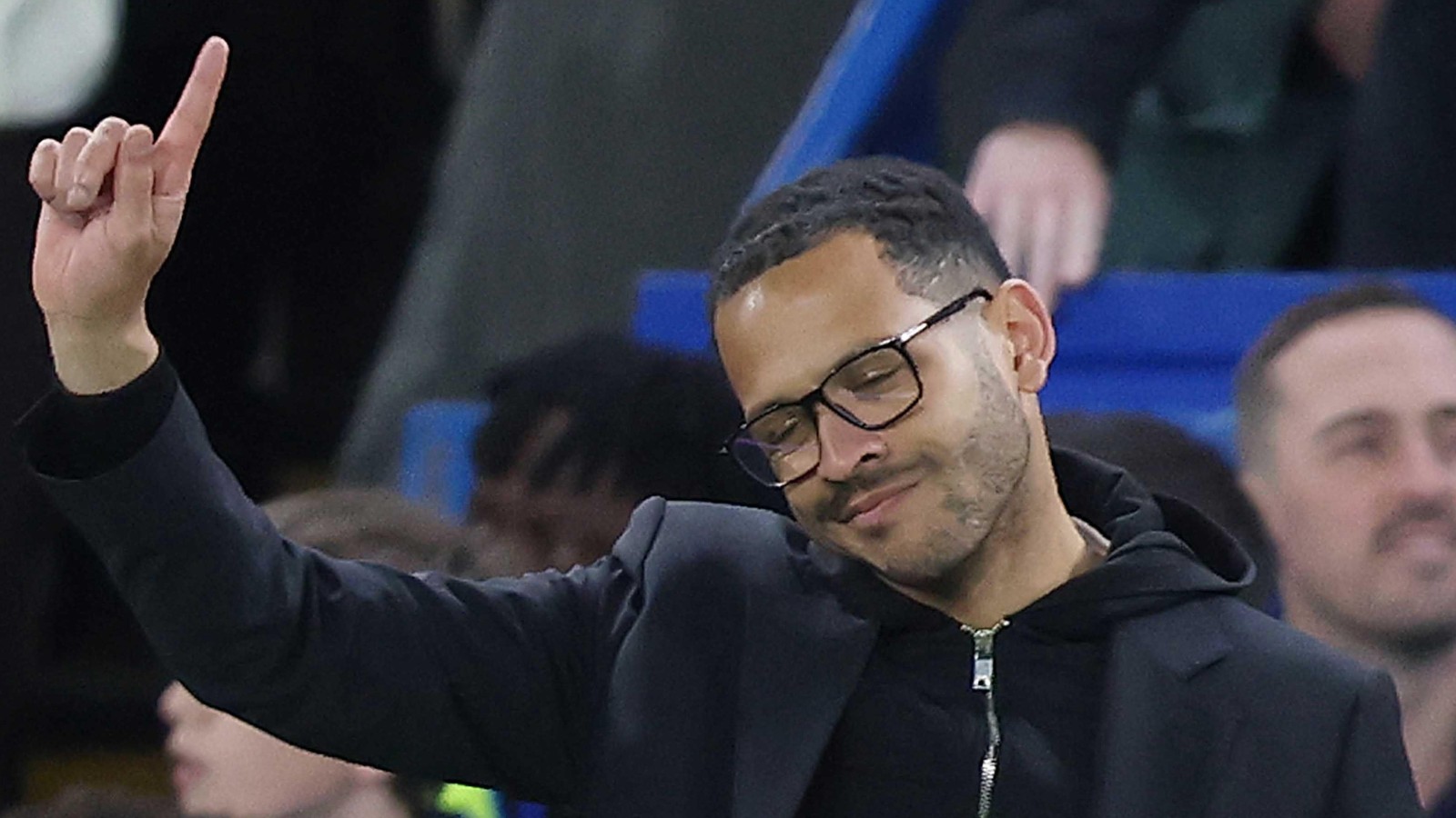 Chelsea eye 'five managers' to replace Rosenior; maybe just choose one?