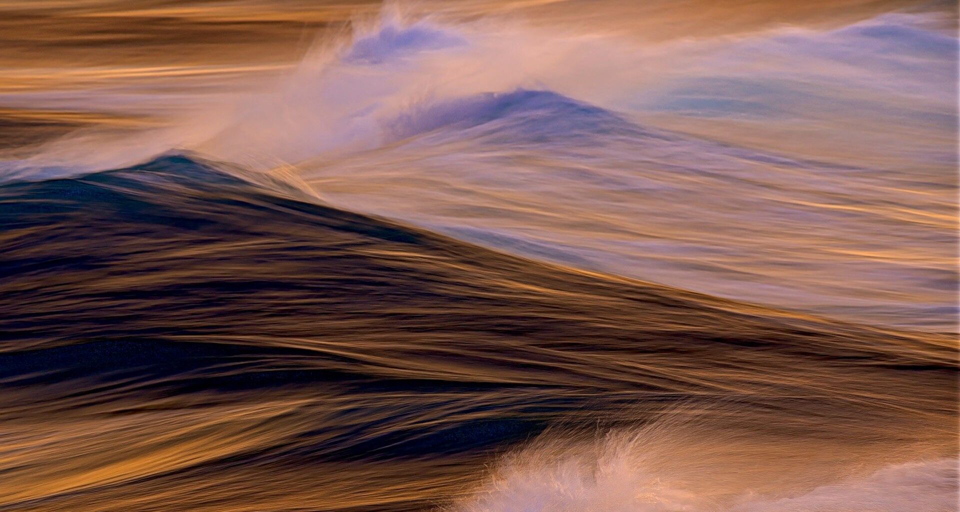 Why Pen Densham photographs waves at dusk on a 400mm lens at f/40