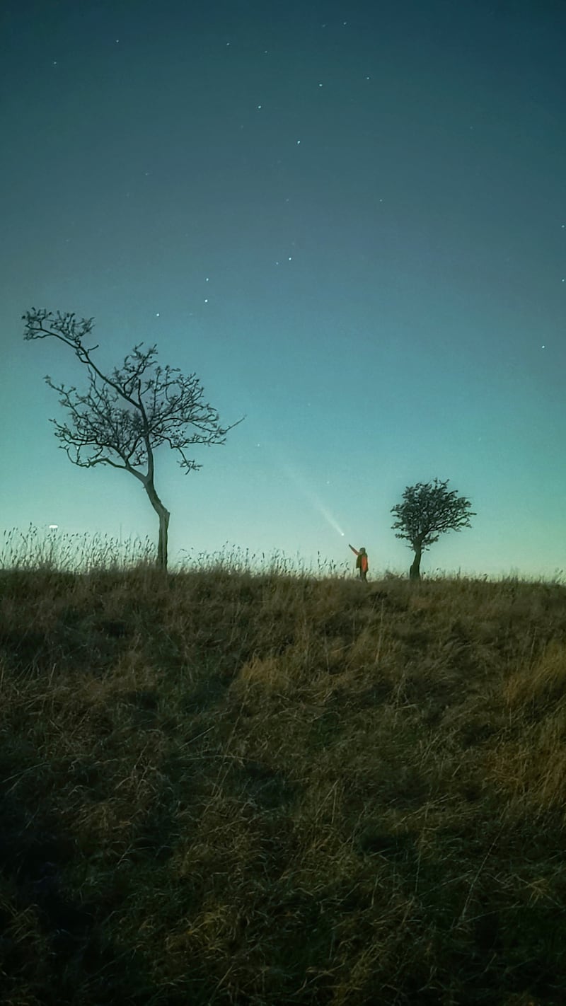 Anthony Lynch took home a second win, this time in the Night Sky in Your Hand category with his shot, Comet Catcher