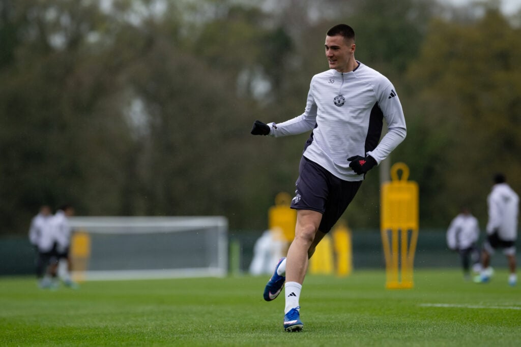 Benjamin Sesko trains with Manchester United at Carton House