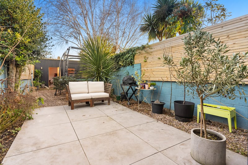 Back garden with studio to the rear