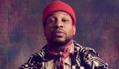 Watch Jonathan Majors Fall Through Window On Daily Wire Set