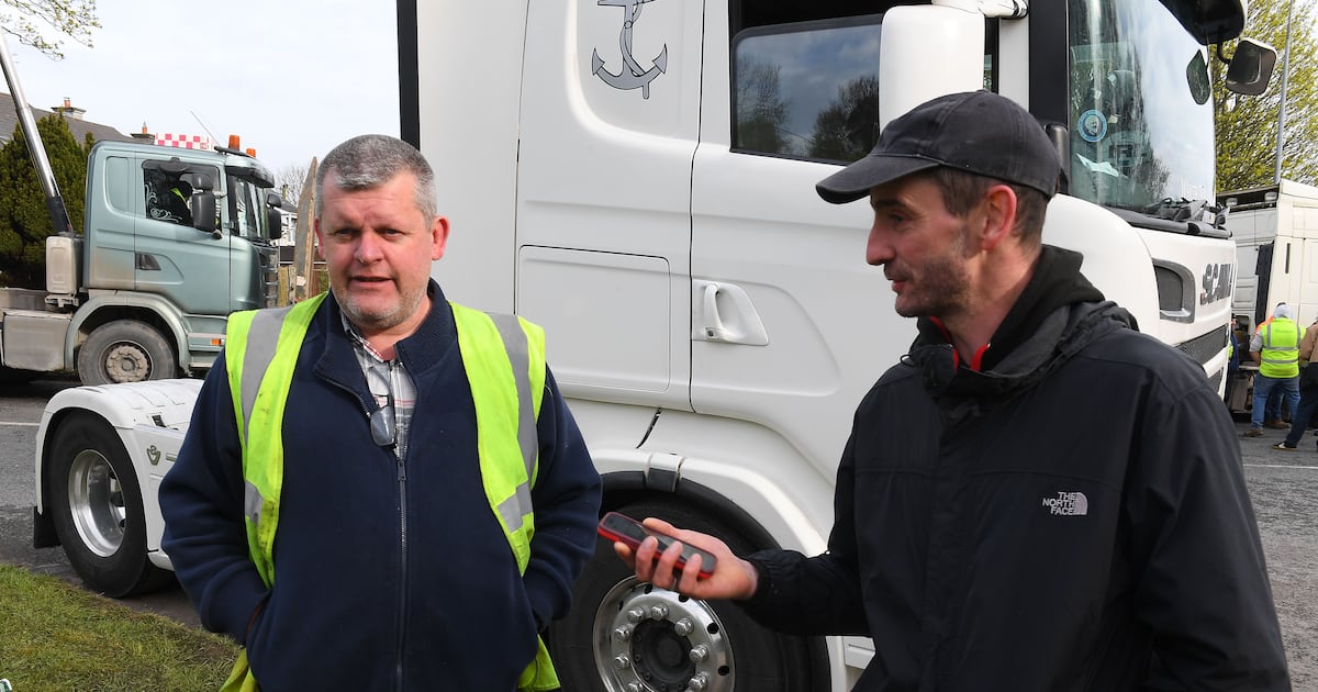 Fuel protesters’ blockade of Ireland’s only oil refinery to stay ‘until diesel capped’ – The Irish Times