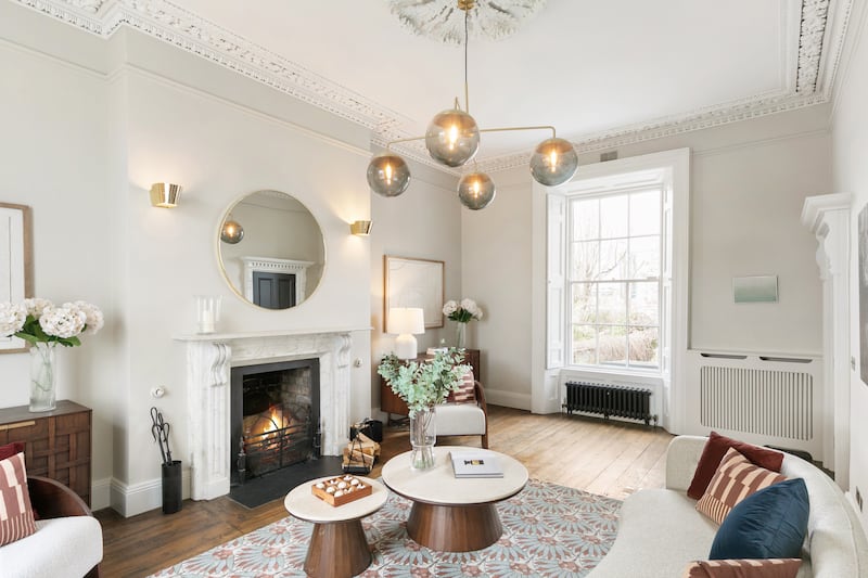 Dual-aspect drawingroom