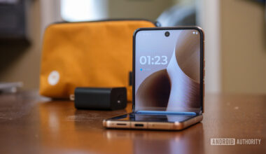 Motorola Razr Ultra top half of display