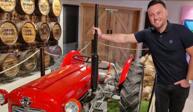 Nathan Carter rocks by Muff!