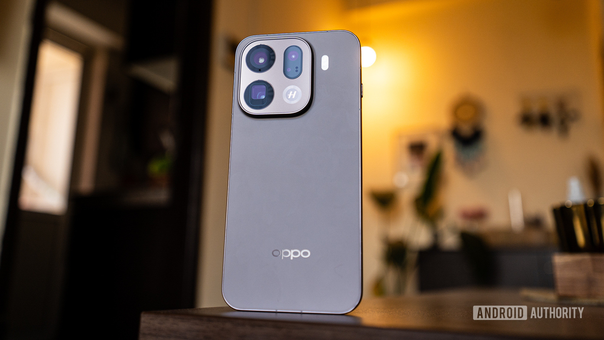 OPPO Find X9 Pro design