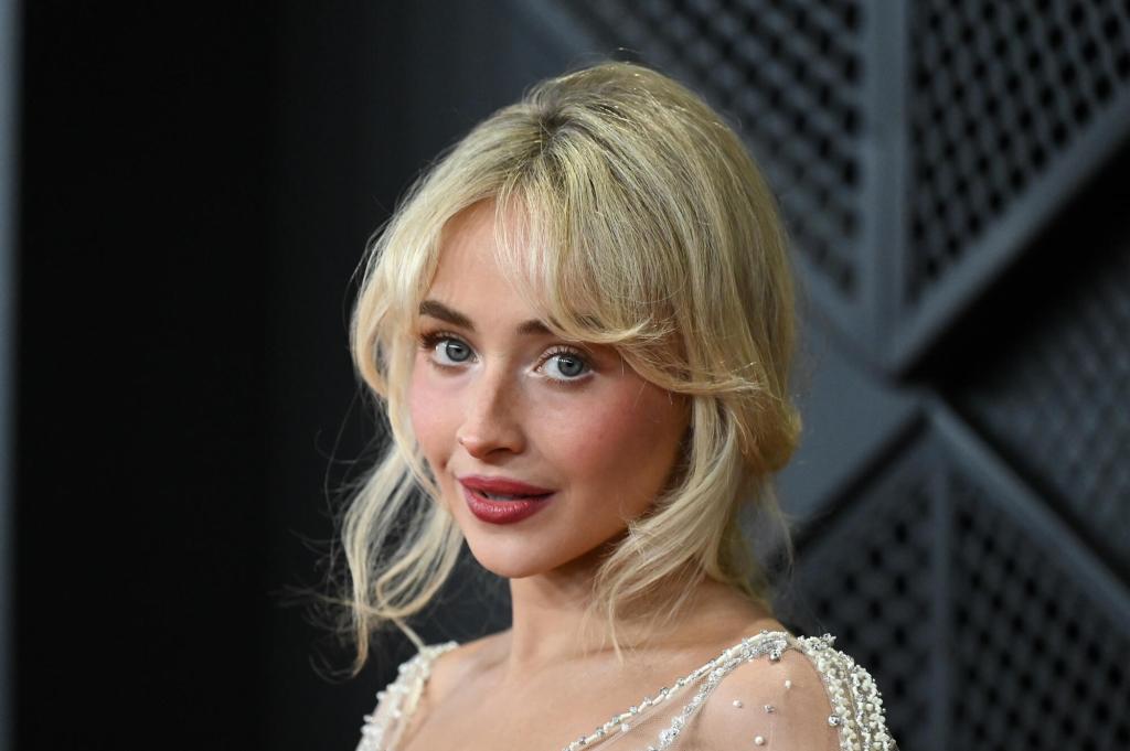 Sabrina Carpenter Apologizes for Reaction to Cultural Chant