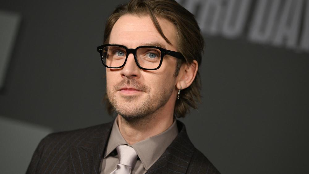 Resurrection' Season 2 Casts Dan Stevens