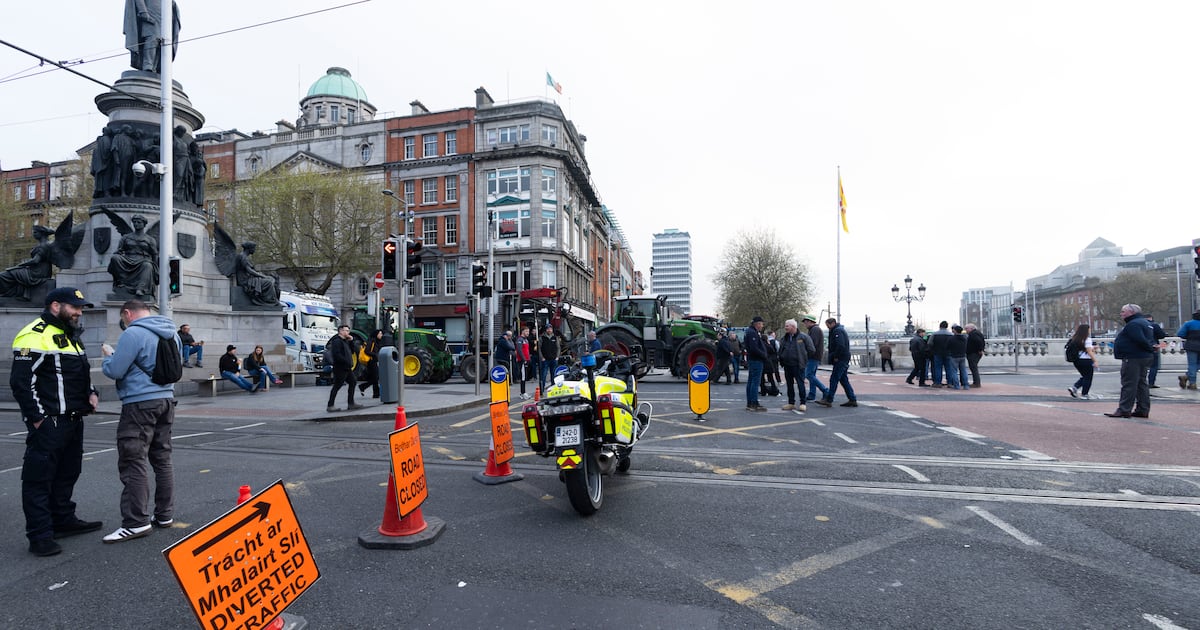 Traffic ‘chaos’ reported in Dublin city centre as fuel protest extends blockade – The Irish Times