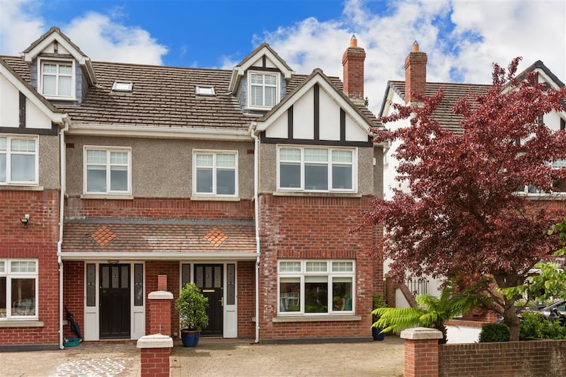 43 Castle Grove, Kilgobbin Wood, Leopardstown, Dublin 18