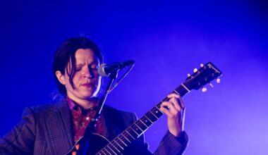 Gen Z’s favourite indie band steal the show with brilliantly cathartic concert – The Irish Times
