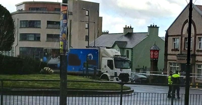 Breaking: Pedestrian seriously ill after being struck by lorry in Letterkenny