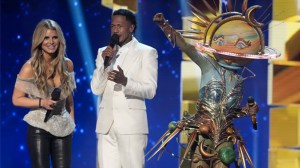 THE MASKED SINGER: L-R: Special Guest Jessica Simpson, Host Nick Cannon and Galaxy Girl on “Two-Hour Season Finale” of THE MASKED SINGER airing Wednesday, Apr. 1 (8:00-10 PM ET/PT) on FOX. ©2026 Fox Media LLC. CR: Michael Becker/ FOX.