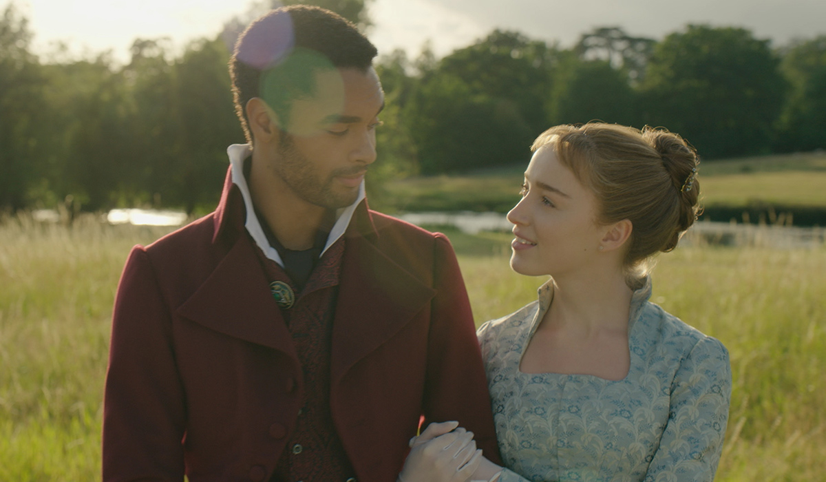 BRIDGERTON (L to R) REGÉ-JEAN PAGE as SIMON BASSET and PHOEBE DYNEVOR as DAPHNE BRIDGERTON in episode 106 of BRIDGERTON Cr. COURTESY OF NETFLIX/NETFLIX © 2020