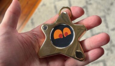This $400 (Not) AI Keychain Is Pointless, Extravagant, and Weirdly Lovable