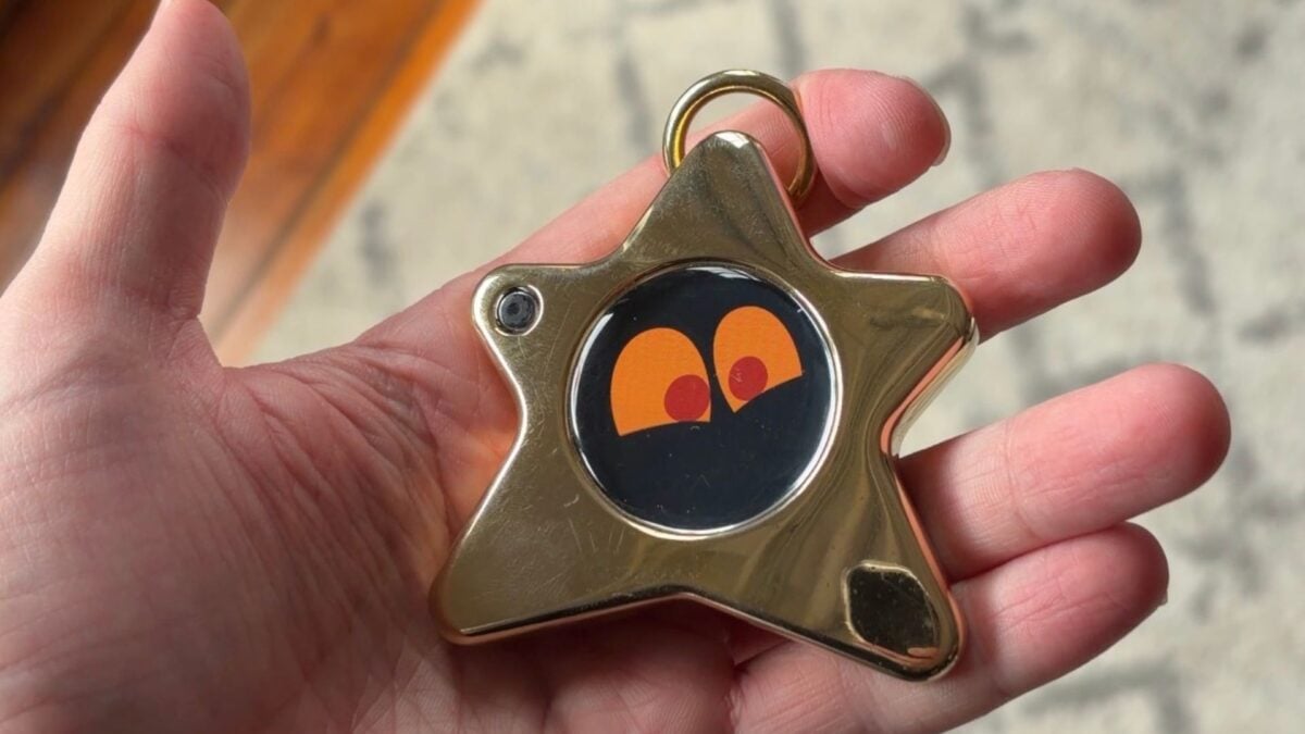 This $400 (Not) AI Keychain Is Pointless, Extravagant, and Weirdly Lovable