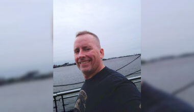 Retired state employee backs pension buyouts for Chicago police, fire