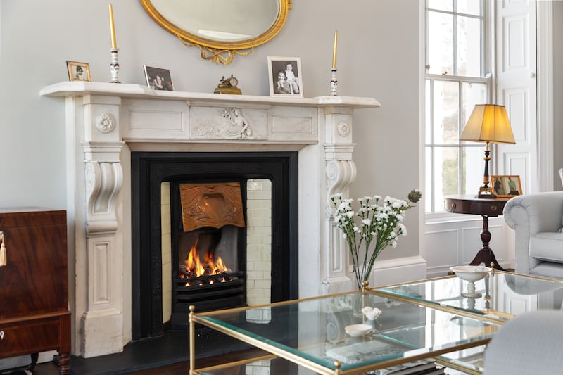 Sittingroom fireplace