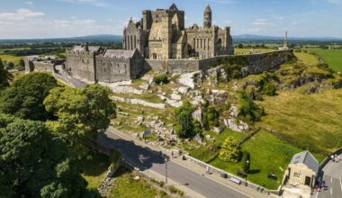 Tourist volumes up 16% in March as sector continues recovery – The Irish Times