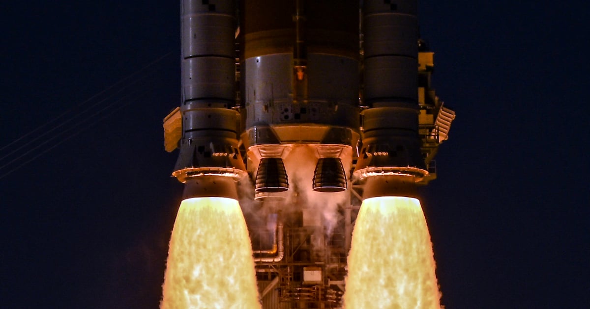 Artemis II astronauts prepare to leave Earth’s orbit and head towards the moon – The Irish Times