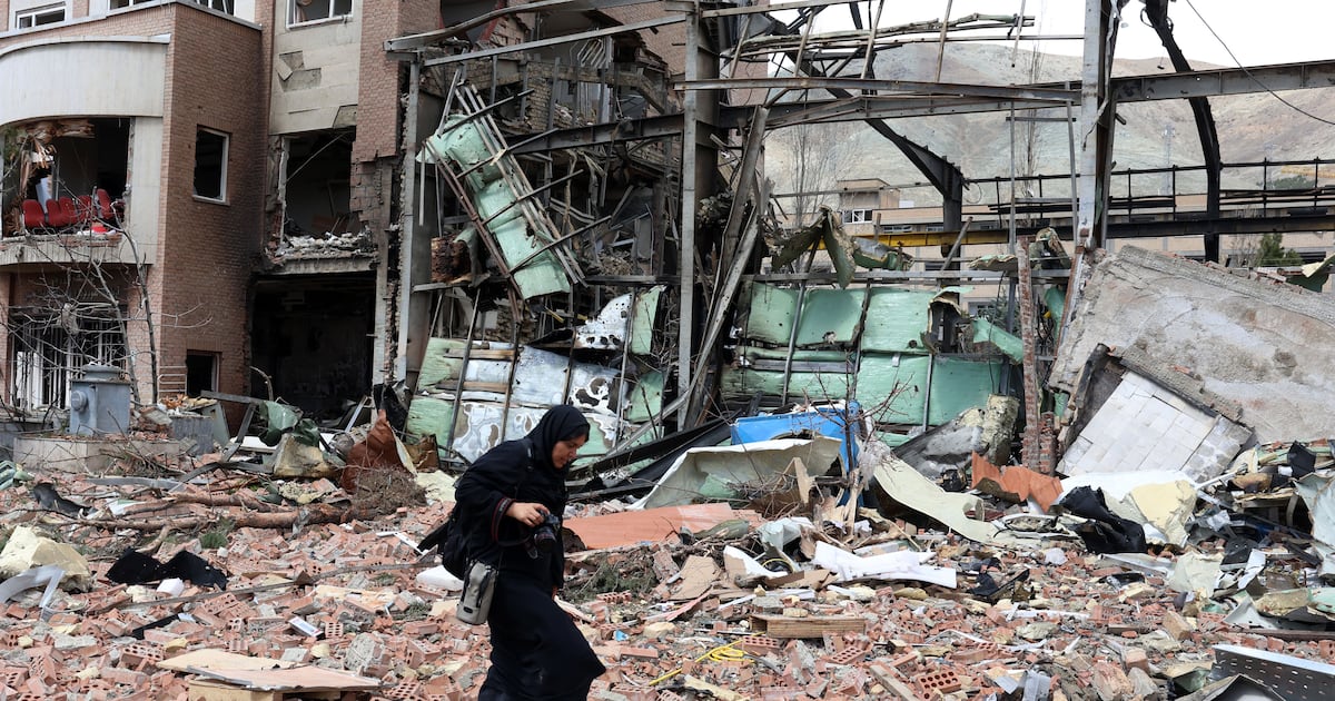 Trump says ‘time is running out’ as 10-day deadline for Iran peace deal approaches – The Irish Times