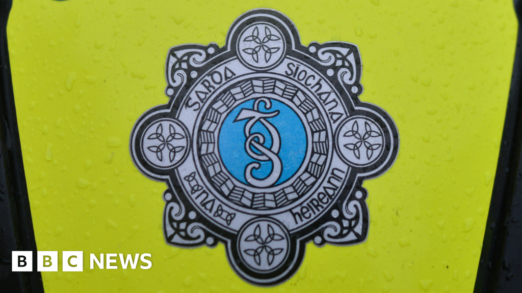 Cloghan: Teenage motorcyclist dies after collision in Donegal - BBC