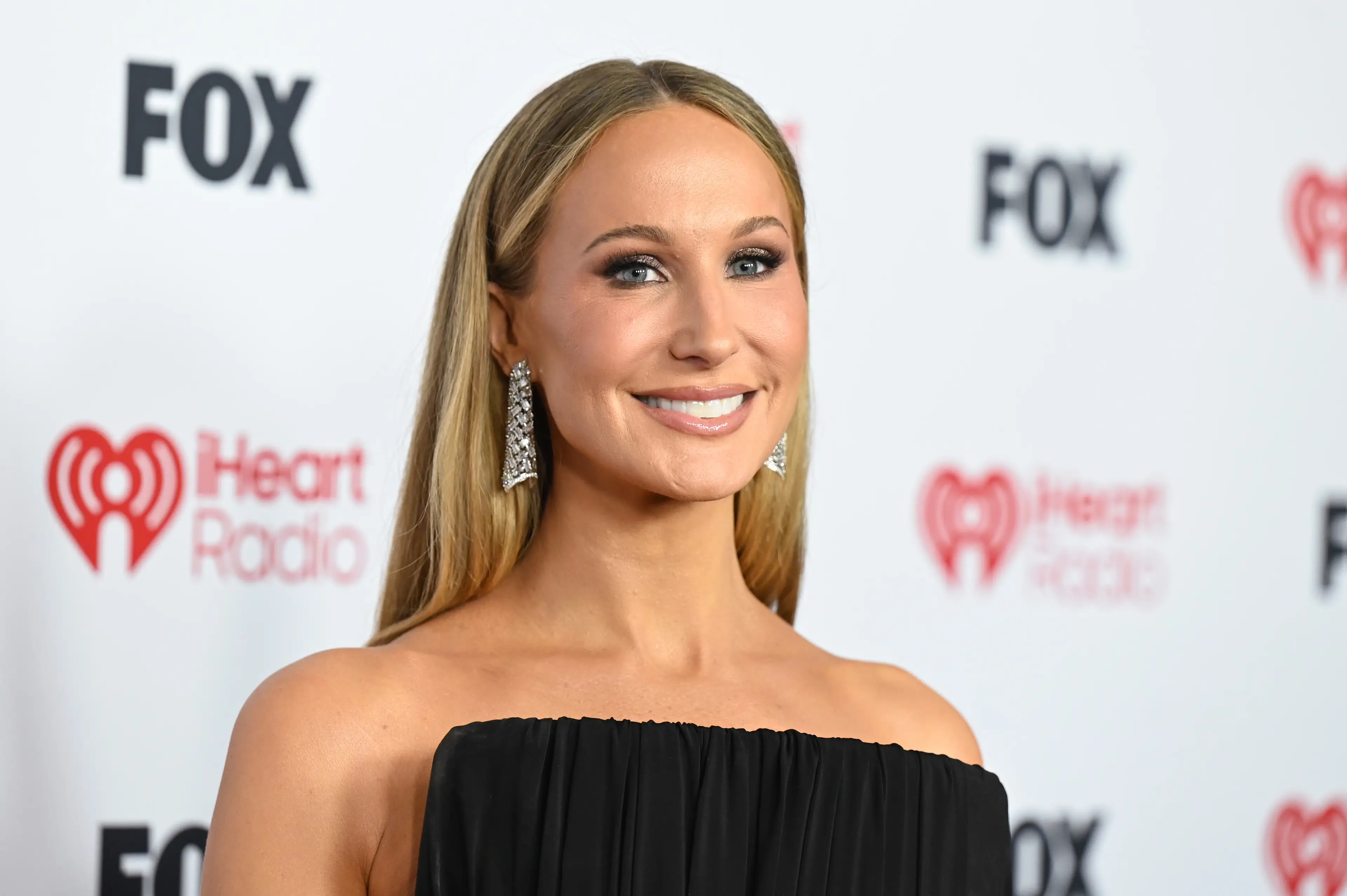 Nikki Glaser and her boyfriend Chris Convy are in an open relationship (