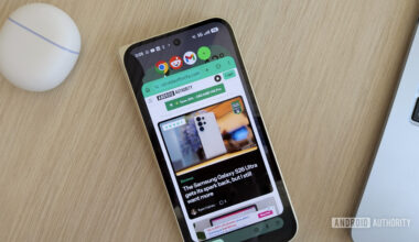 App bubbles in Android 17 Beta 3, running on a Pixel 10 Pro Fold.