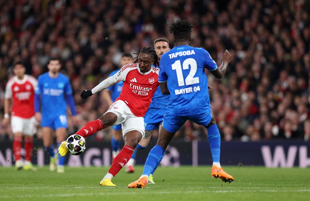Eberechi Eze of Arsenal scores his team's first goal during the UEFA Champions League 2025/26 Round of 16 Second Leg match between Arsenal FC and Bayer 04 Leverkusen at Arsenal Stadium on March 17, 2026 in London, England. (Photo by Warren Little/Getty Images)