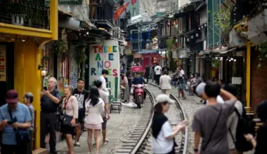 The programme aims to offer free medical consultations and screenings for at least 5,000 people, prioritising disadvantaged households, elderly residents and workers.