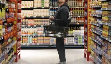 Canadians to receive one-time grocery benefit payment on June 5 - National