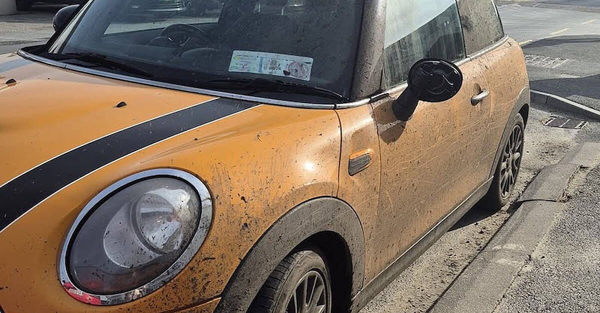 Car owner gives cheeky thieves 'mini' ultimatum